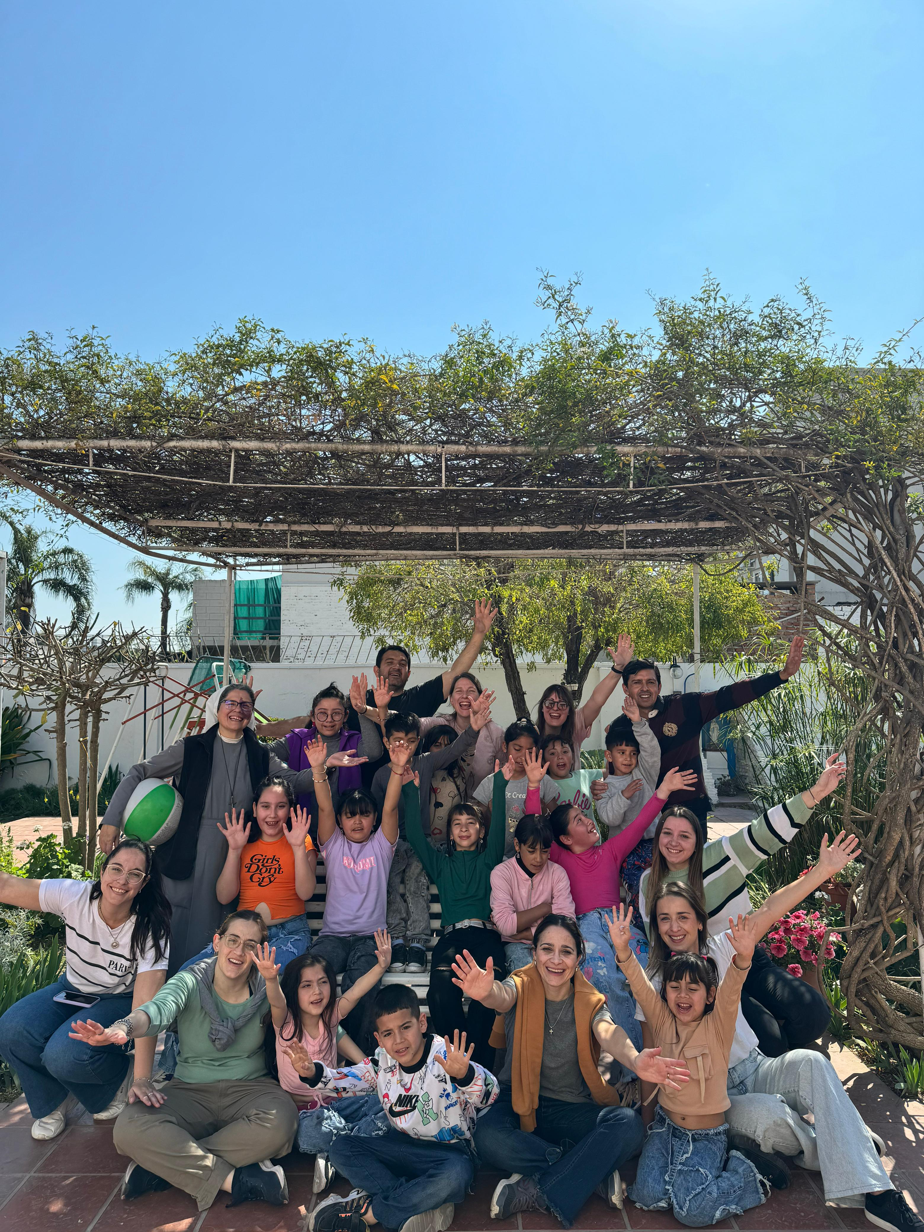 Mes de la Niñez: Visita, desayuno y obsequios con Payamédicos al Hogar de Madres y Niños, al área de Pediatría del Hospital Jaime Ferré y al Hogar Don Orione.